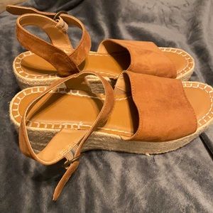 Universal Threads sandals
